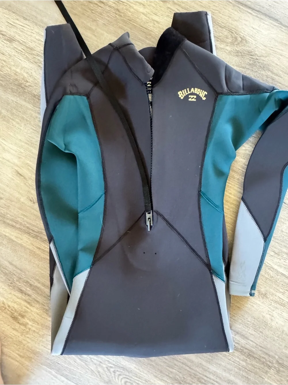 Billabong wetsuit sleeve